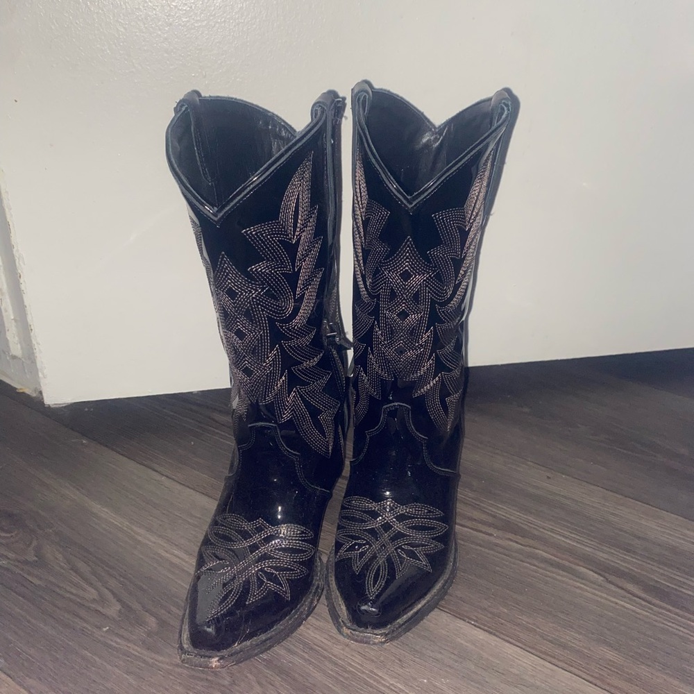 Elegant Black Embroidered Heeled Boots